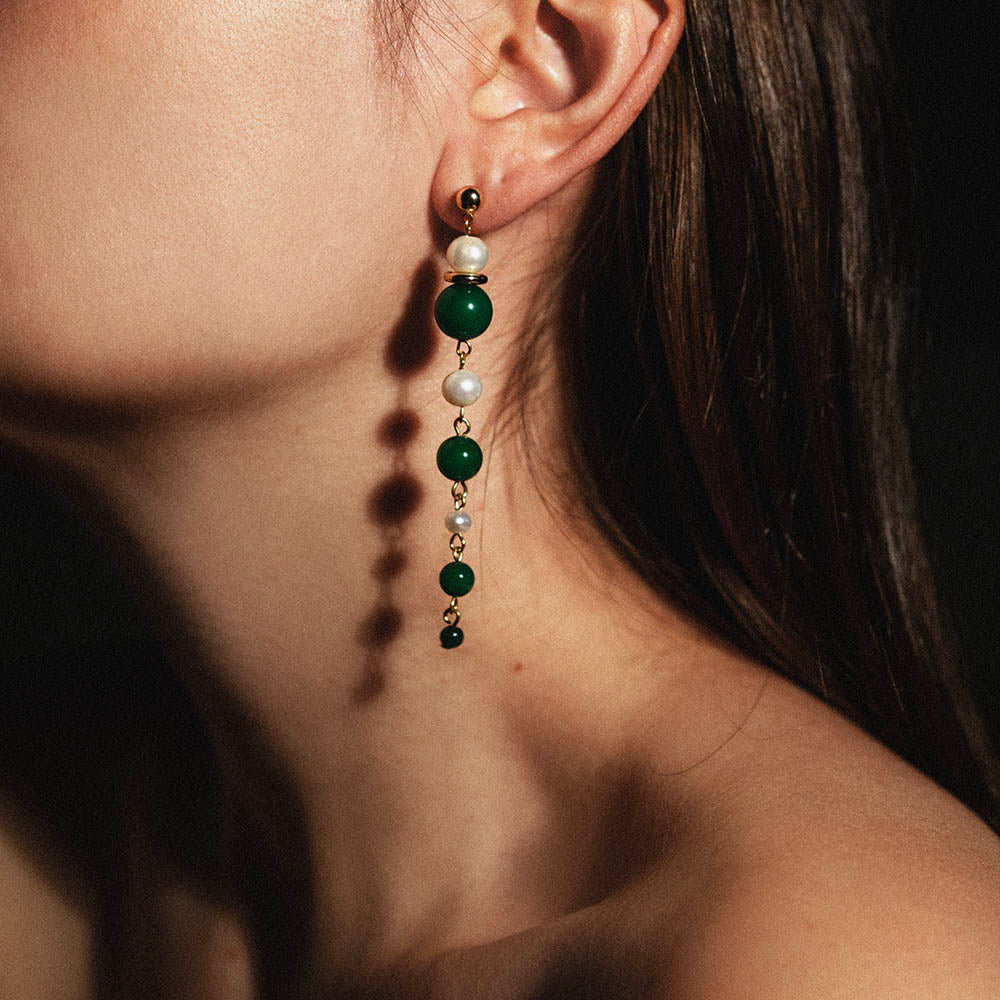 Earrings with green agate and pearls