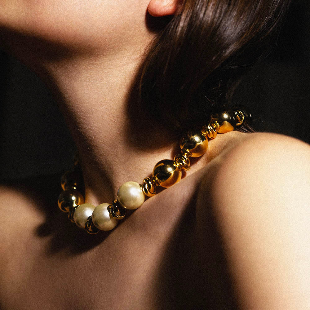 Sheltered spheres necklace