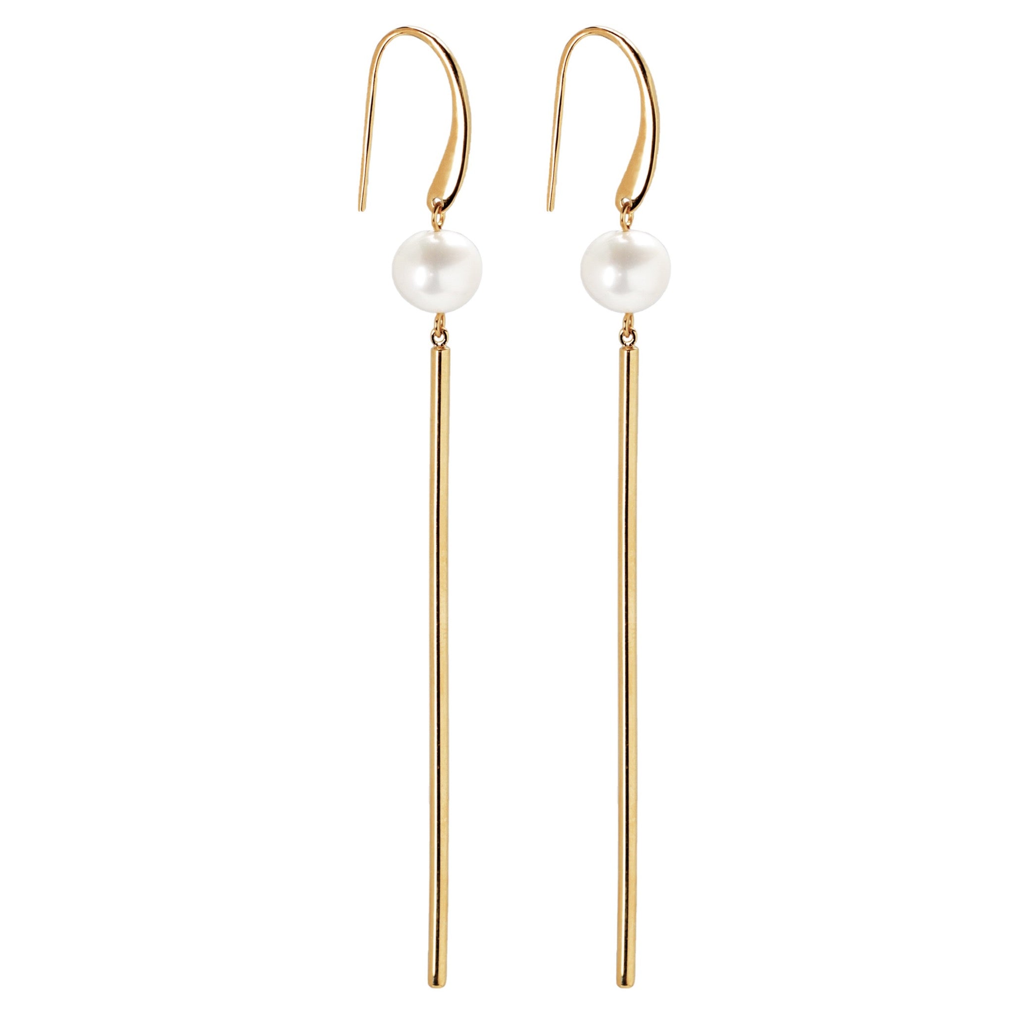 Earrings with cultured pearls