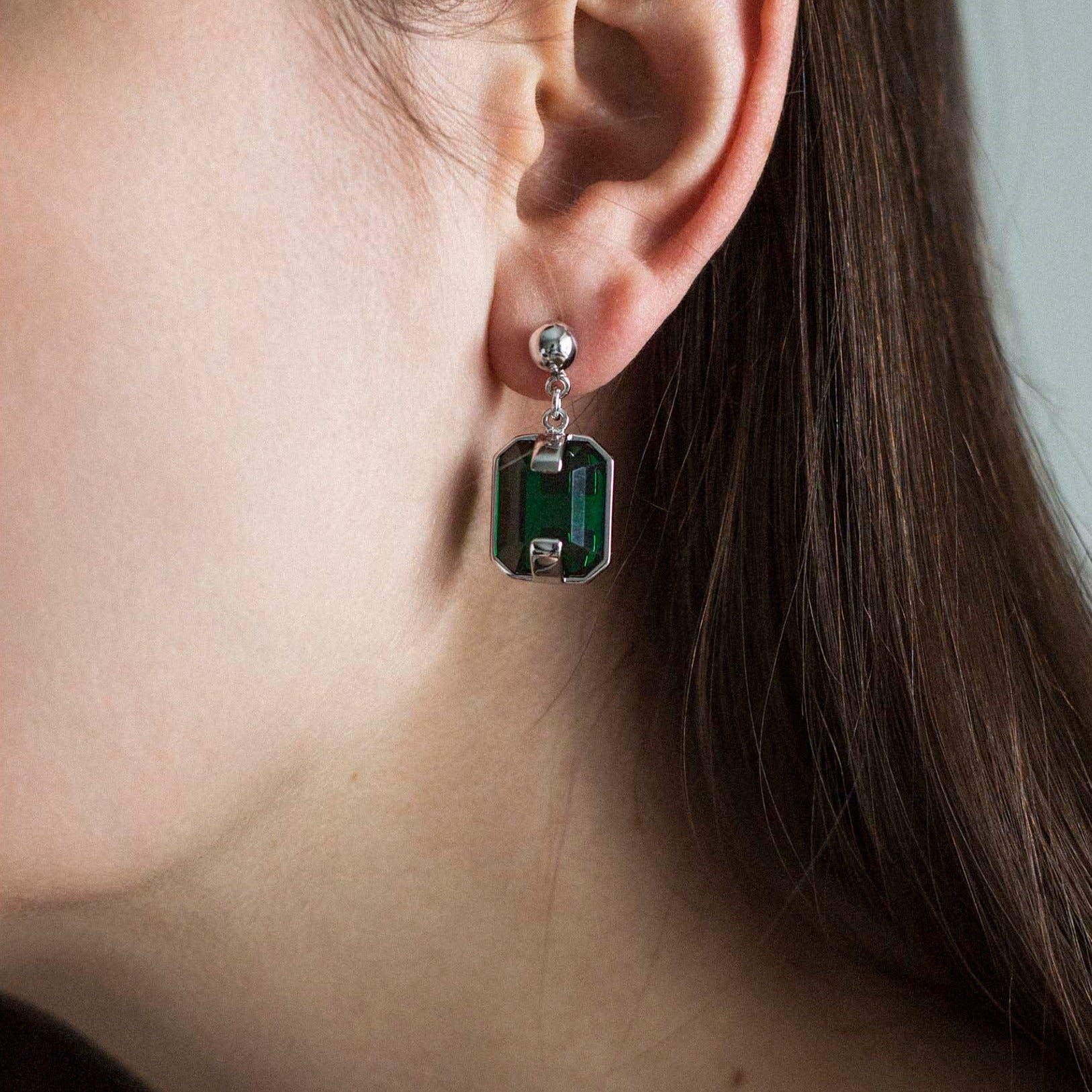 Earrings with blue crystals