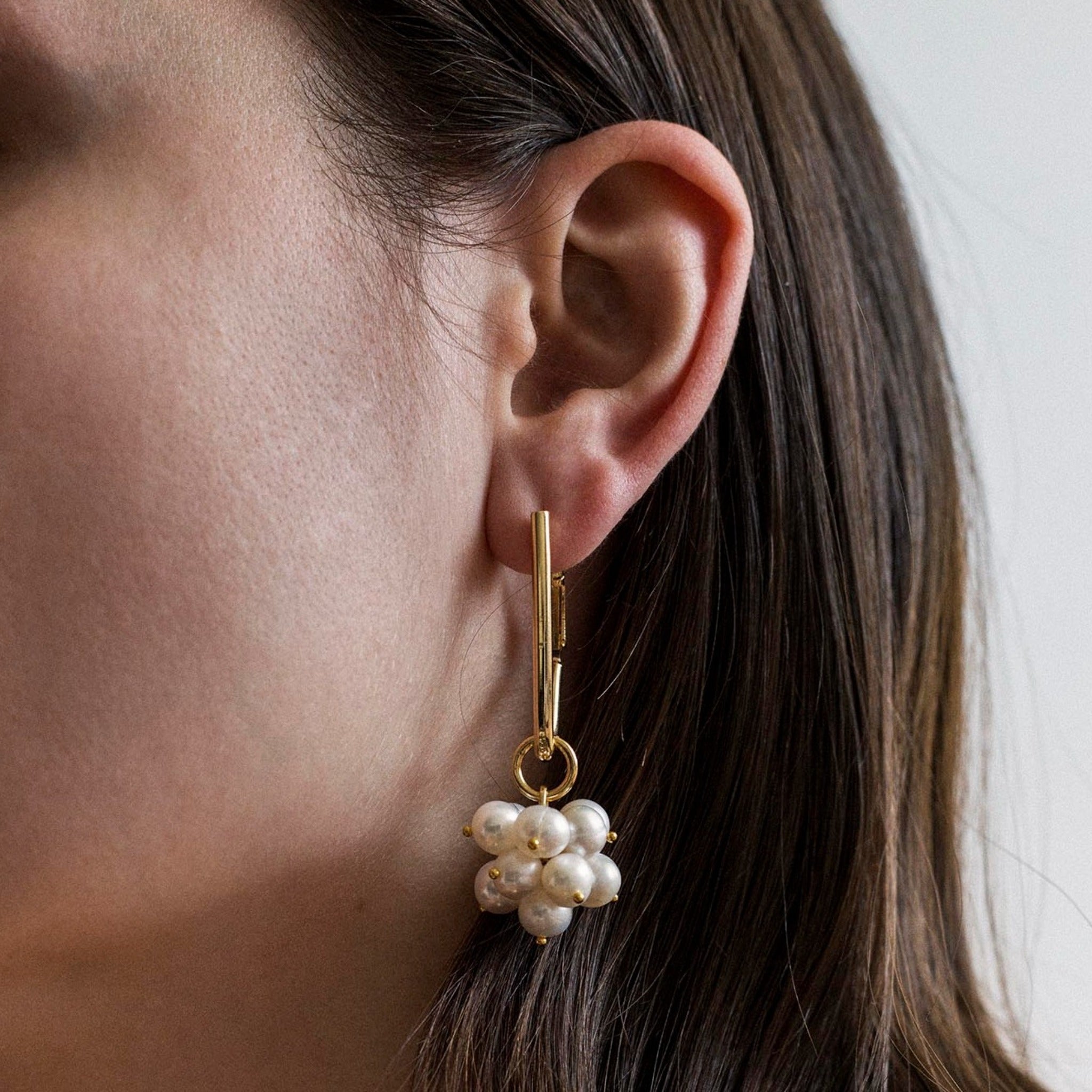 Transformer earrings with cultured pearls