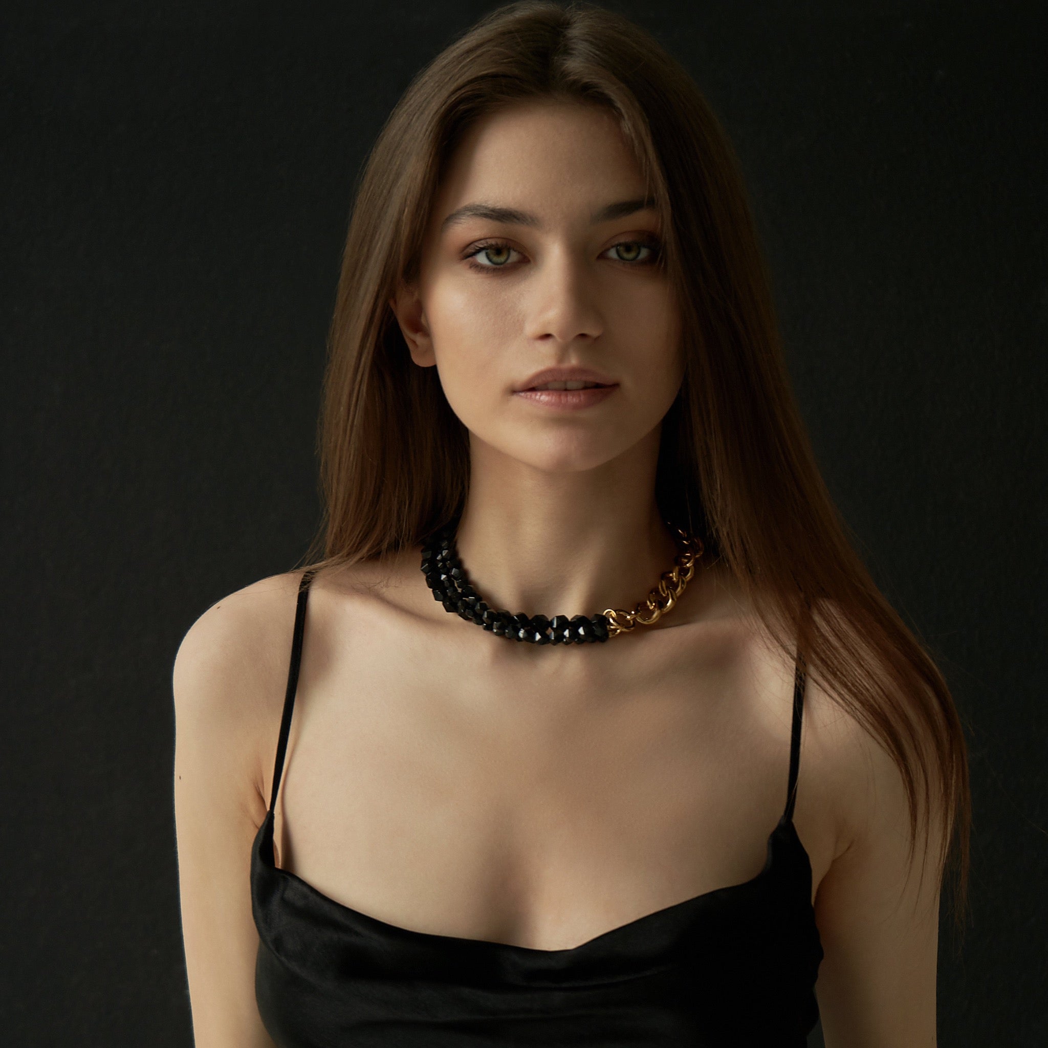 Necklace in gold-plated brass with black onyx