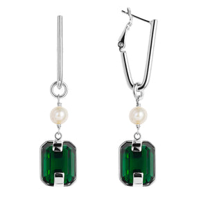Earrings with cultured pearls and green crystals